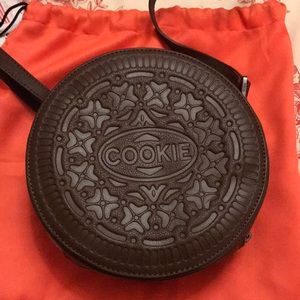 YOSHI Litchfield Leather Oreo Cookie Purse NWOT
